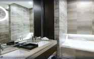 In-room Bathroom 7 Ramada Hotel & Resort GyeongJu