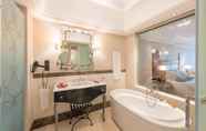 In-room Bathroom 6 Quba Palace Hotel