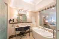 In-room Bathroom Quba Palace Hotel