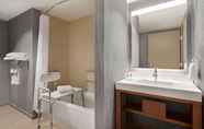 In-room Bathroom 7 Hyatt Place Virginia Beach Town Ctr