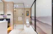 Phòng tắm bên trong 3 Howard Johnson by Wyndham Leonora Plaza Shanghai