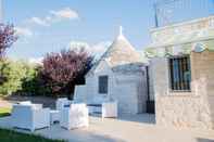 Exterior Trulli and pool Malvischi