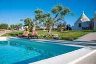 Swimming Pool Trulli and pool Malvischi