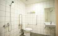 Toilet Kamar 4 DB Apartment