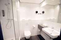 In-room Bathroom Best Western Plus Plaza Almere