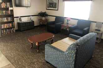 Lobby 4 Country Inn & Suites by Radisson Auburn IN