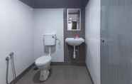 Toilet Kamar 2 Lux Hotel