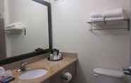 In-room Bathroom 5 Best Western Crater Lake Highway White City/Medfor