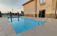 Swimming Pool 5 Econo Lodge Waynesboro Area