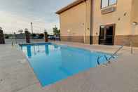 Swimming Pool Econo Lodge Waynesboro Area