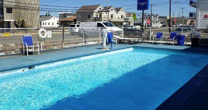 Swimming Pool Rodeway Inn Island Beach State Park