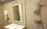 In-room Bathroom 3 Granada Deluxe 3000