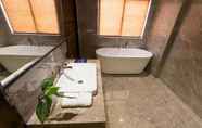Toilet Kamar 4 Days Inn by Wyndham Wyndham Yongan