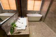 Toilet Kamar Days Inn by Wyndham Wyndham Yongan