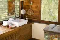 ห้องน้ำภายในห้อง Baghvan A Taj Safari Pench National Park