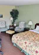 BEDROOM Americas Best Value Inn Scarborough Portland