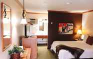 Kamar Tidur 6 Americas Best Value Inn Covered Wagon Lusk