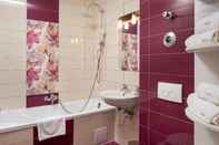 In-room Bathroom Brasov Holiday Apartments - Magenta