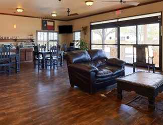 Lobby 2 Americas Best Value Inn Jourdanton Pleasanton