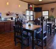 Restaurant 3 Americas Best Value Inn Jourdanton Pleasanton