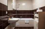 Phòng tắm bên trong 4 Brasov Holiday Apartments - PERLA