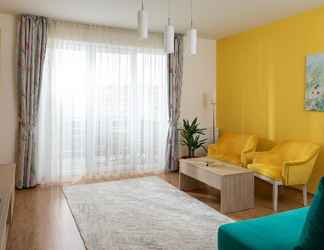 Bedroom 2 Brasov Holiday Apartments - COLORS