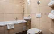 In-room Bathroom 4 Brasov Holiday Apartments - COLORS