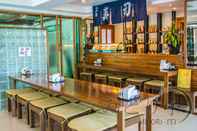 Bar, Cafe and Lounge Green Mansion Serviced Apartment