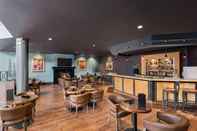 Bar, Cafe and Lounge Royal Hotel Edmonton Airport