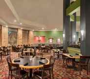 Restoran 3 Royal Hotel Edmonton Airport