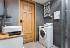 Layanan Hotel 3 InPoint Main Square Apartment