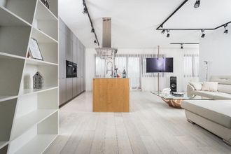 Lobby 4 InPoint Luxury City Center Pool & Gym Apartments