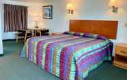 Bedroom 6 Americas Best Value Inn & Suites-Hyannis/Cape Cod