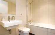 In-room Bathroom 6 Luxurious Sir John Lyon Serviced Apartment