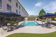 Swimming Pool La Quinta Inn Suites By Wyndham Columbus North