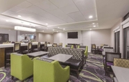 Restaurant 2 La Quinta Inn Suites By Wyndham Columbus North