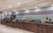 Restaurant 4 La Quinta Inn Suites By Wyndham Columbus North