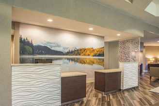 Lobi 4 La Quinta Inn Suites By Wyndham Orem University