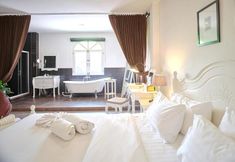 Lain-lain 6 At 8 Thapae Take Me To Old City