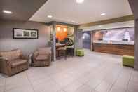 Lobby La Quinta Inn Suites By Wyndham Erie