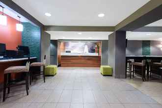 Lobi 4 La Quinta Inn Suites By Wyndham Erie