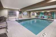 Swimming Pool La Quinta Inn Suites By Wyndham Erie