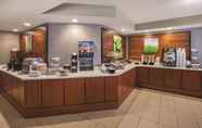 Restaurant 2 La Quinta Inn Suites By Wyndham Erie