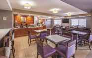 Restoran 3 La Quinta Inn Suites By Wyndham Erie