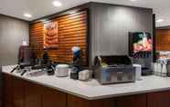 Restoran 4 La Quinta Inn Suites By Wyndham Erie