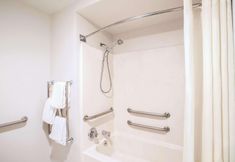 客室内バスルーム 6 La Quinta Inn & Suites By Wyndham N Little Rock-Mc