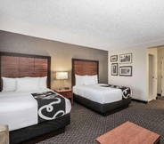 Common Space 4 La Quinta Inn Suites By Wyndham N Little Rock Mcca