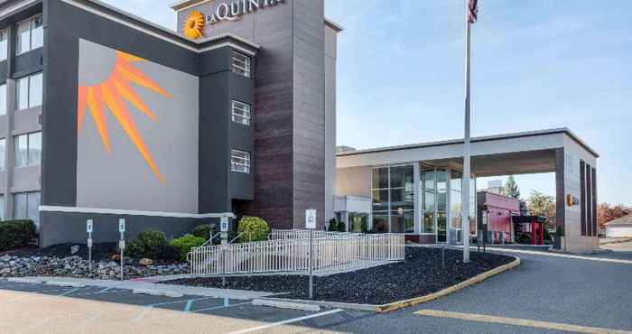 Bangunan La Quinta Inn Suites By Wyndham Clifton Rutherford