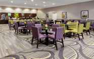 Restoran 3 La Quinta Inn Suites By Wyndham Clifton Rutherford