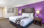 Kamar Tidur 6 La Quinta Inn Suites By Wyndham Clifton Rutherford